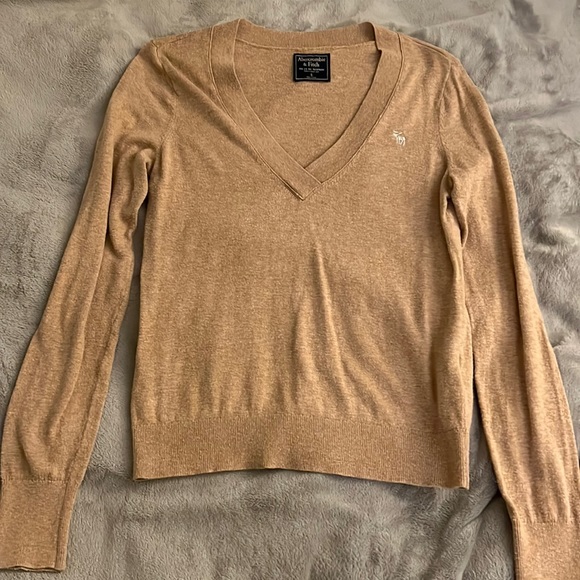 Abercrombie & Fitch Lightweight Sweater - Picture 1 of 2